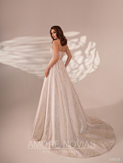 https://amore-novias.com/images/stories/virtuemart/product/AIR019       (3).jpg